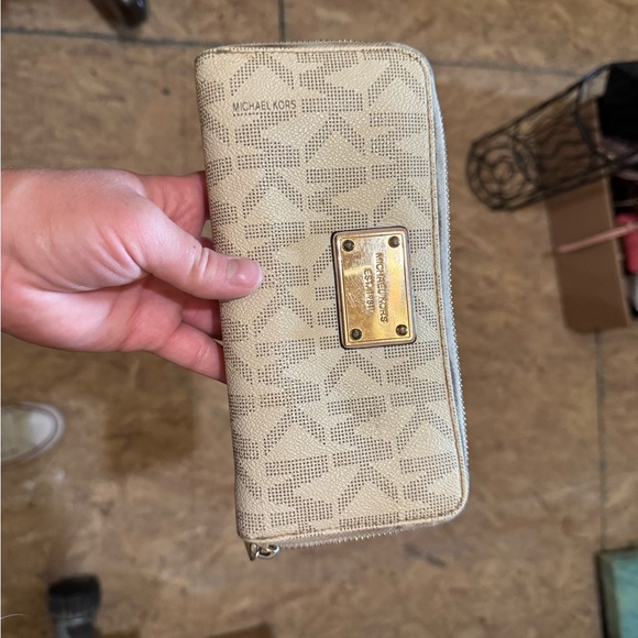 Michael Kors Handbags - Michael Kors Beige Wallet